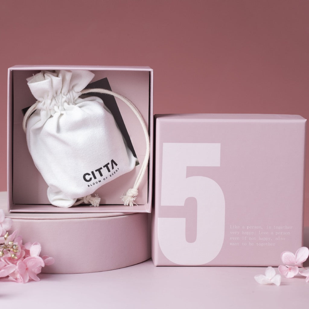 CITTA 520 Flower Bouquet Gift Box Set with Fragrance Sachets and Scented Candle, Yuzu Green Tea/Peachy Oolong